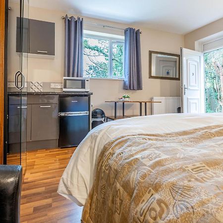 Roger Ground Guest House - With Onsite Car Parking Уиндермер Екстериор снимка