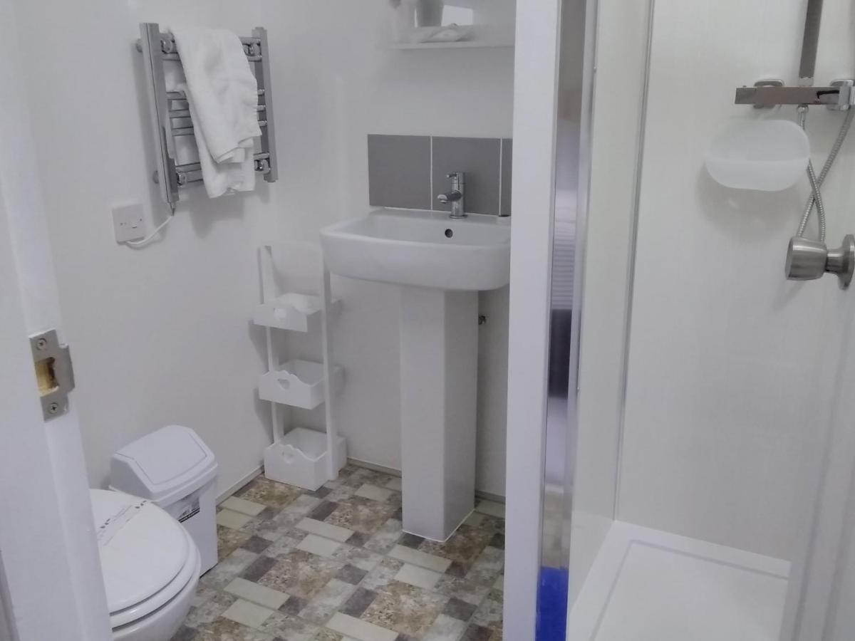 Roger Ground Guest House - With Onsite Car Parking Уиндермер Екстериор снимка