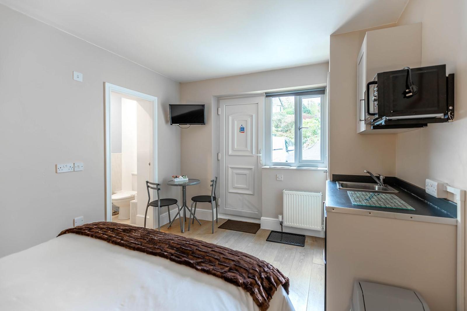 Roger Ground Guest House - With Onsite Car Parking Уиндермер Екстериор снимка
