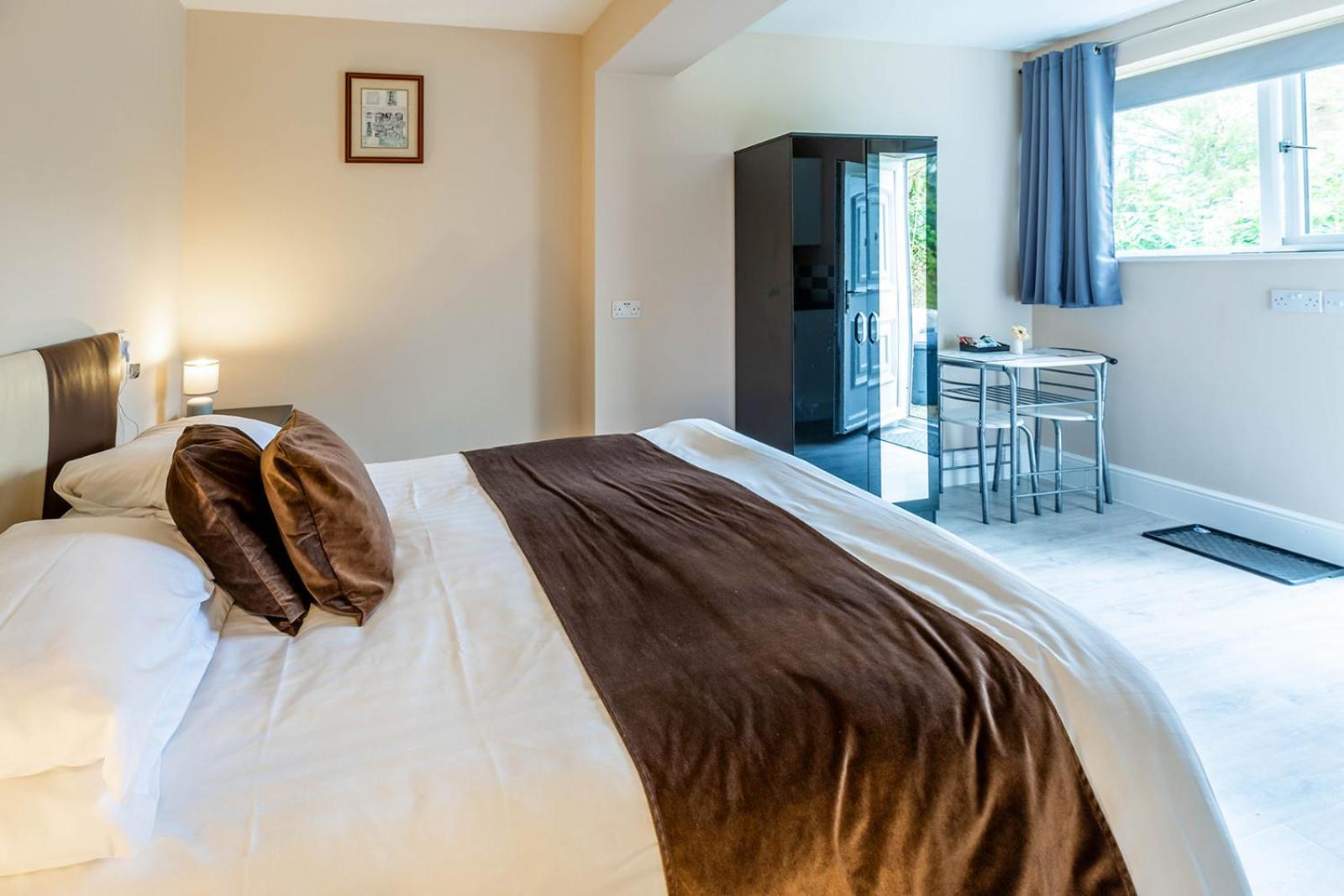 Roger Ground Guest House - With Onsite Car Parking Уиндермер Екстериор снимка