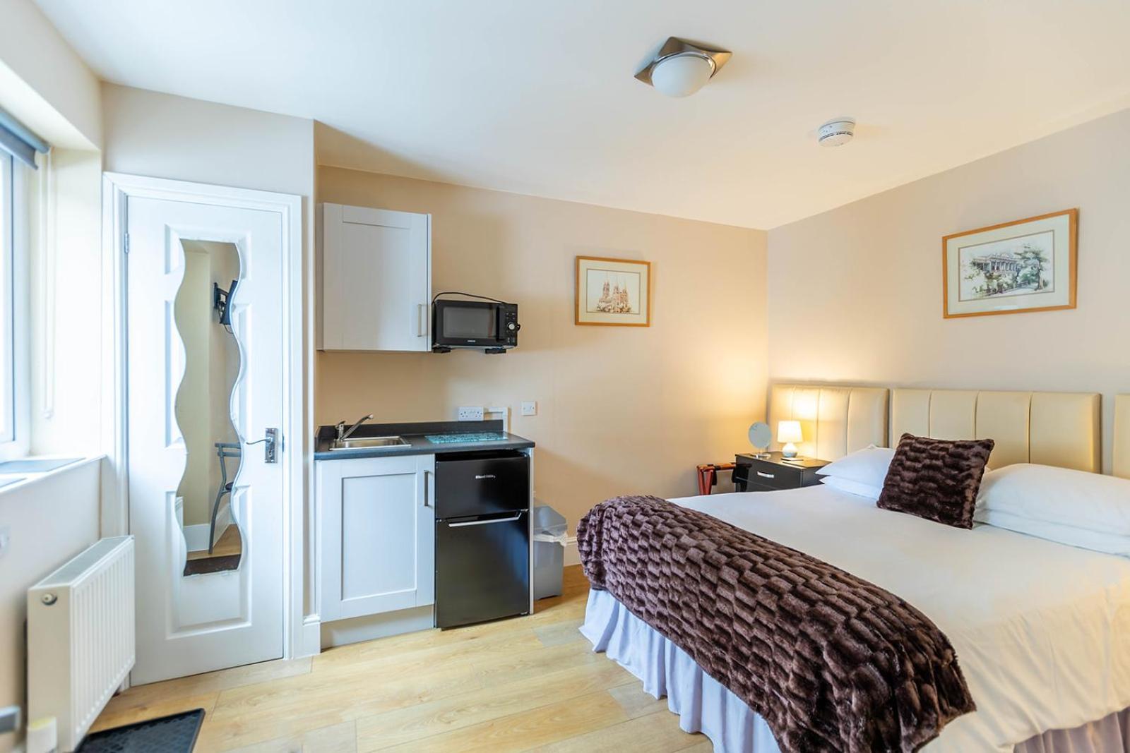 Roger Ground Guest House - With Onsite Car Parking Уиндермер Екстериор снимка