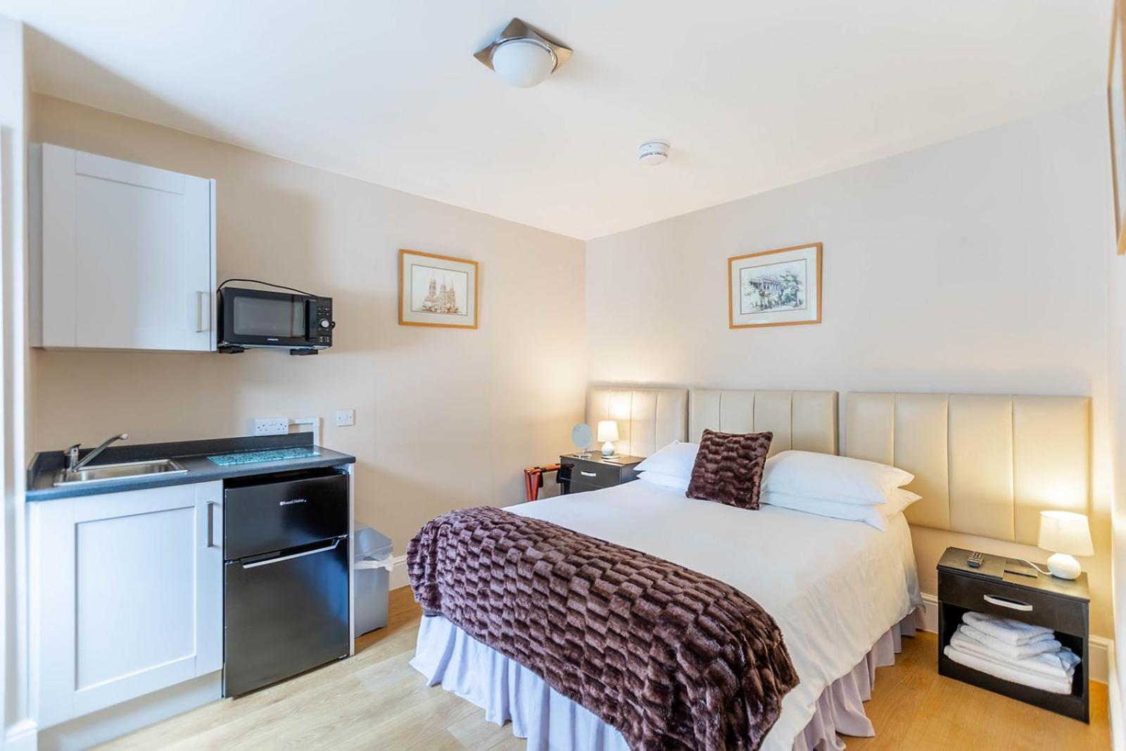 Roger Ground Guest House - With Onsite Car Parking Уиндермер Екстериор снимка