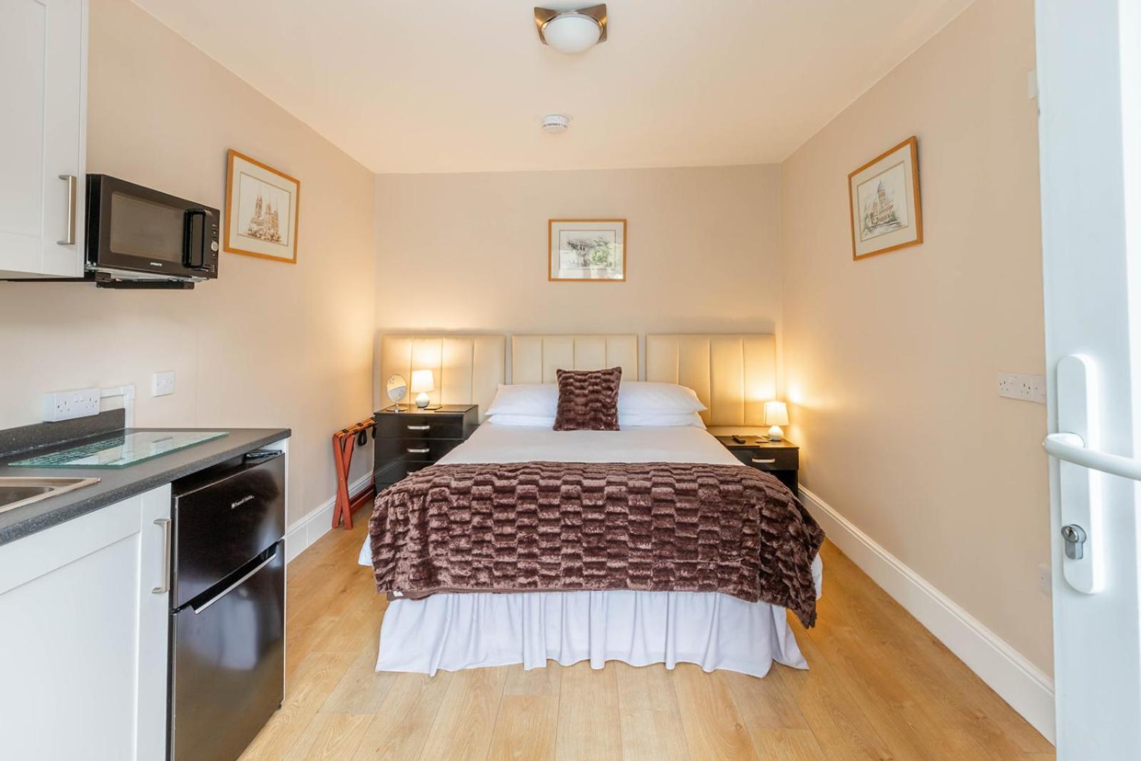 Roger Ground Guest House - With Onsite Car Parking Уиндермер Екстериор снимка