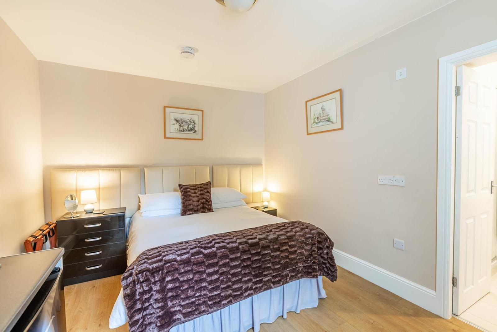 Roger Ground Guest House - With Onsite Car Parking Уиндермер Екстериор снимка