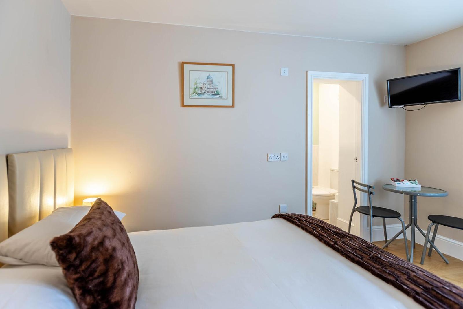 Roger Ground Guest House - With Onsite Car Parking Уиндермер Екстериор снимка