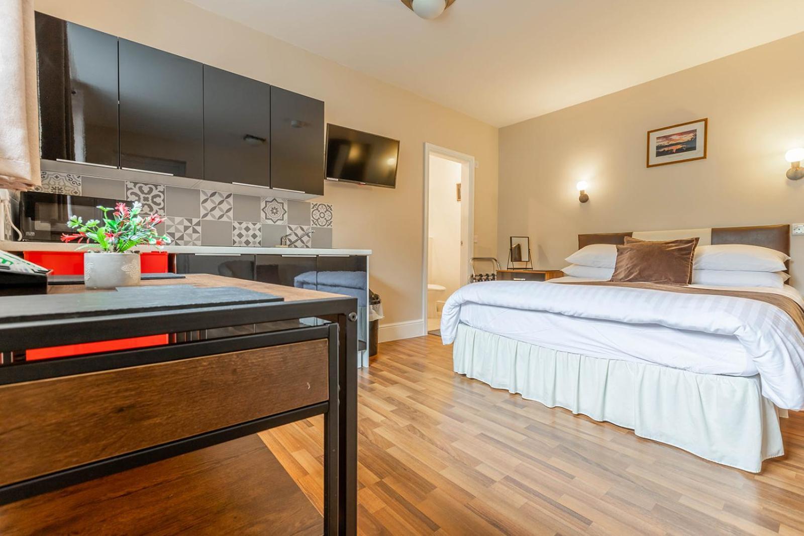 Roger Ground Guest House - With Onsite Car Parking Уиндермер Екстериор снимка