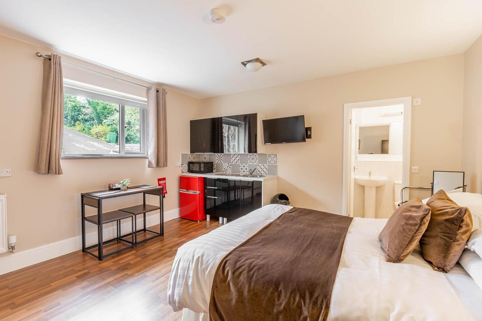 Roger Ground Guest House - With Onsite Car Parking Уиндермер Екстериор снимка