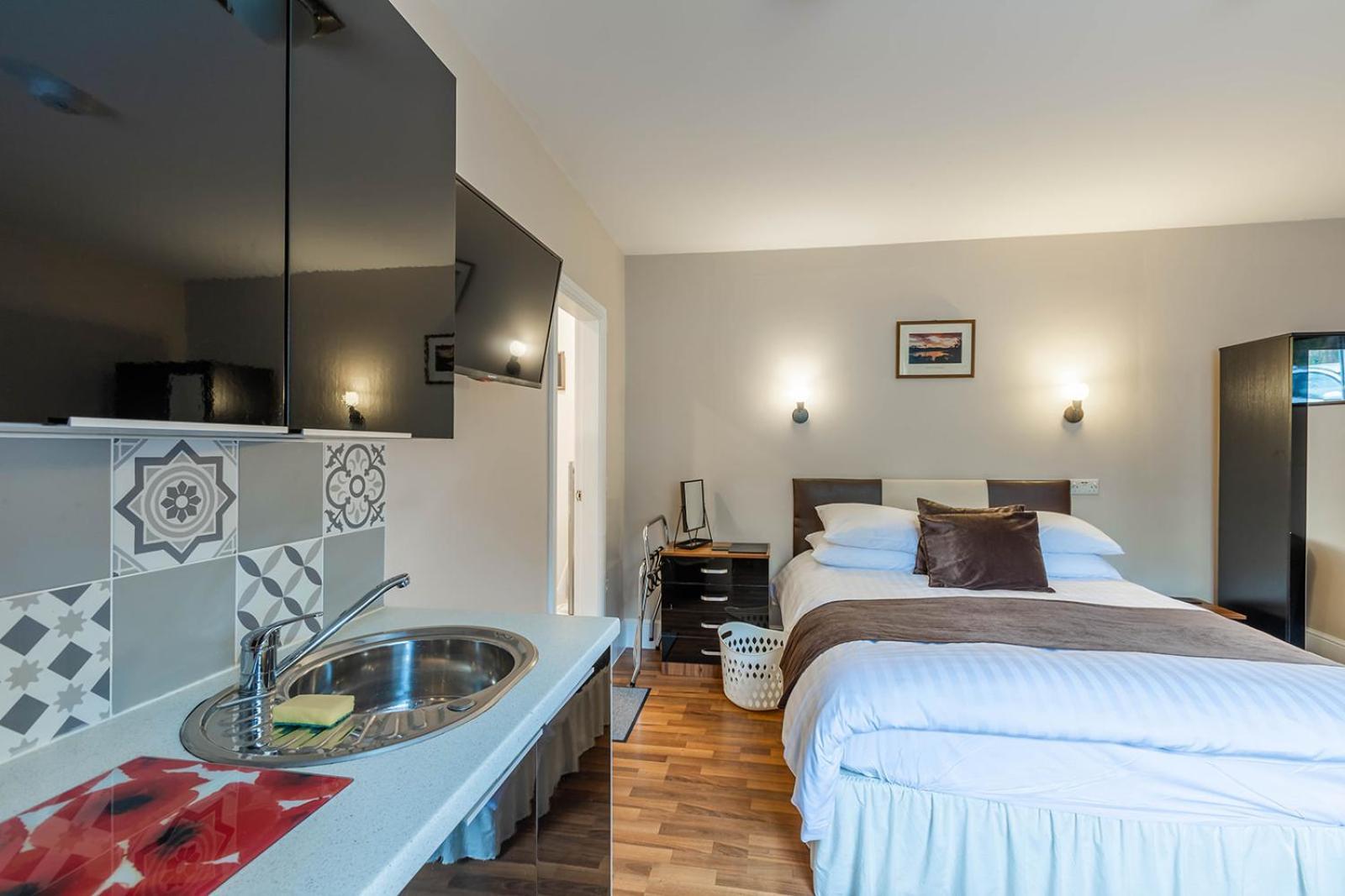 Roger Ground Guest House - With Onsite Car Parking Уиндермер Екстериор снимка