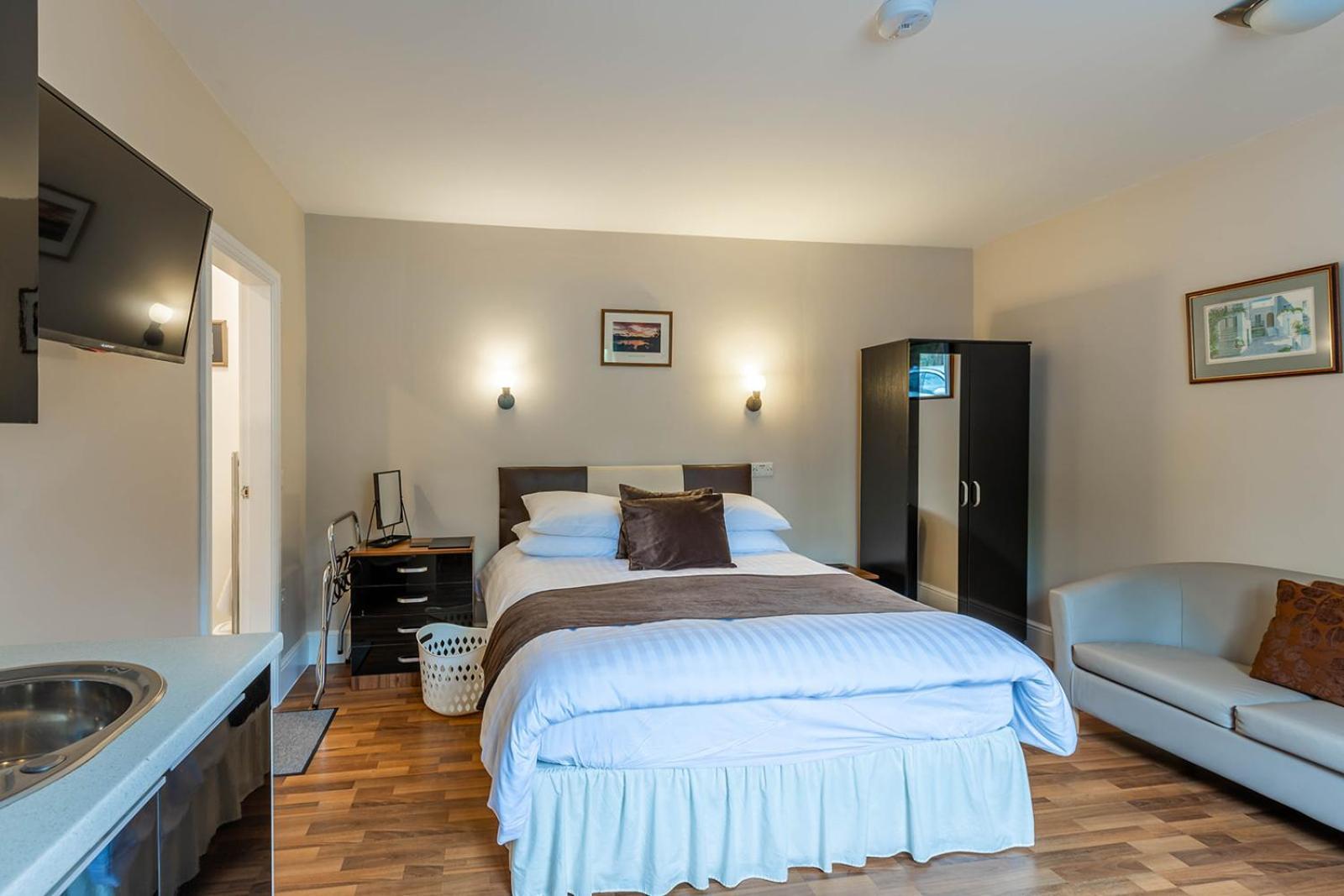 Roger Ground Guest House - With Onsite Car Parking Уиндермер Екстериор снимка