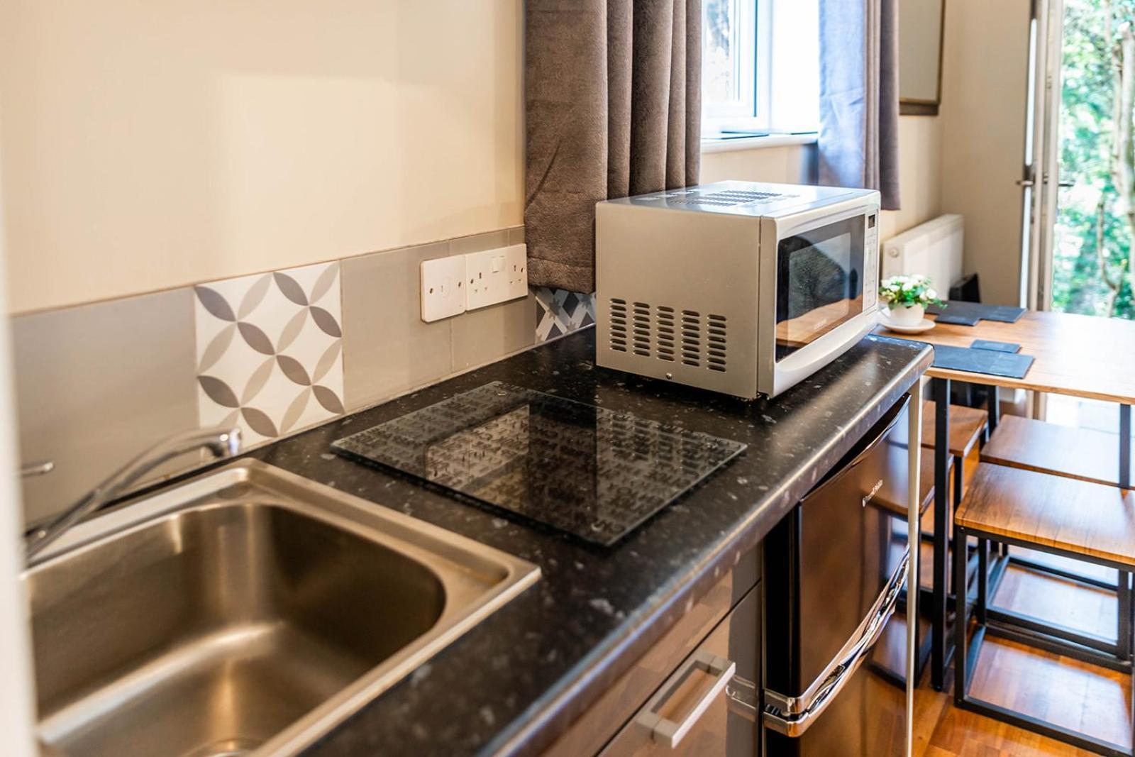 Roger Ground Guest House - With Onsite Car Parking Уиндермер Екстериор снимка