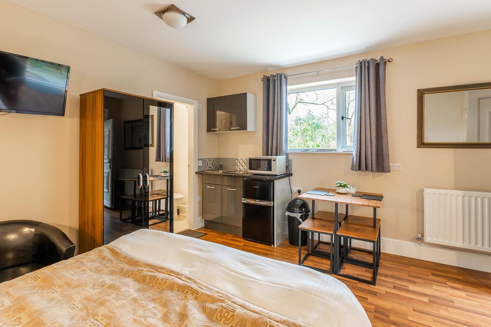 Roger Ground Guest House - With Onsite Car Parking Уиндермер Екстериор снимка